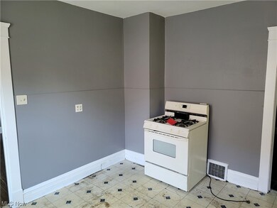 Up Kitchen eat in area