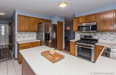 1911 Spring Ridge Dr unit 3, Plainfield, IL 60586 - photo 2