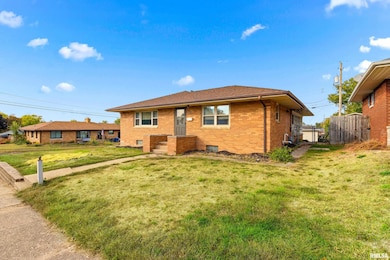 1201 Jefferson St, Pekin, IL 61554 - photo 2