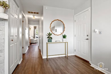 310 Buckingham Cir unit B, Elgin, IL 60120 - photo 3