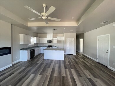 813 Sayle St, Greenville, TX 75401 - photo 4