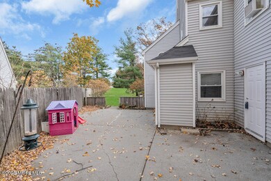 9 Holmes Ct, Freehold, NJ 07728 - photo 5