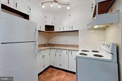 141 N Emory Dr unit 2, Sterling, VA 20164 - photo 5