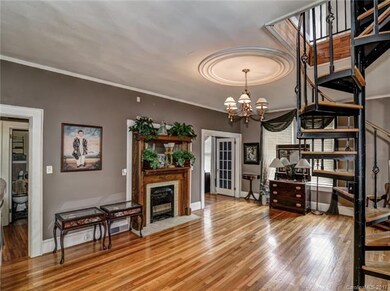 335 S Mulberry St, Statesville, NC 28677 - photo 7