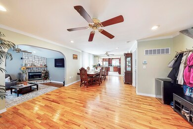 Entrance/Foyer/Dining Room