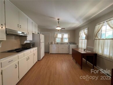 319 Magnolia St, Statesville, NC 28677 - photo 3