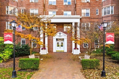 Forest Hills South unit 2M, Forest Hills, NY 11375 - photo 2