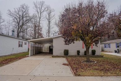 13480 Denver Dr, Hartland, MI 48353 - photo 2