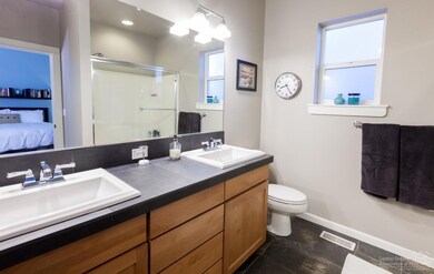 1522 NW Hemlock Ave, Redmond, OR 97756 - photo 7