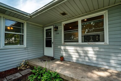 706 Blairs Ferry Rd NE, Cedar Rapids, IA 52402 - photo 2
