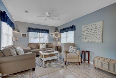 5513 Bayview Living Room
