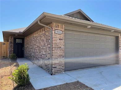 916 Coles Creek, Yukon, OK 73099 - photo 2