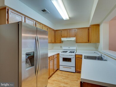 4011 Chetham Way unit 21, Woodbridge, VA 22192 - photo 3