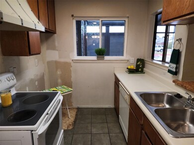 634 Bellaire Dr unit A, Hurst, TX 76053 - photo 4