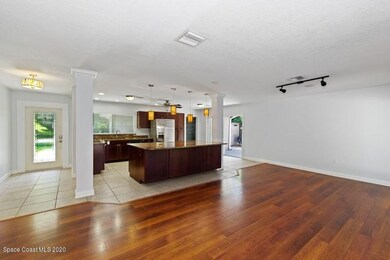 05_964SamarRd_94_FamilyRoomKitchen_FlexM