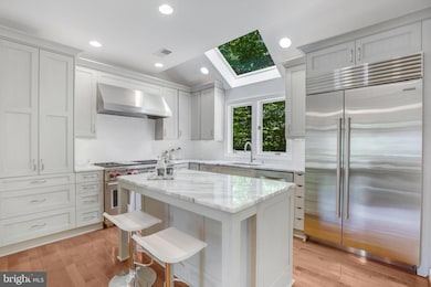 8529 Oak Pointe Way, Fairfax Station, VA 22039 - photo 4