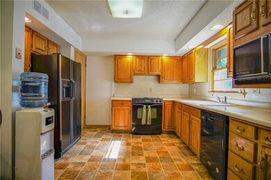 Great Kitchen for Entertaining!