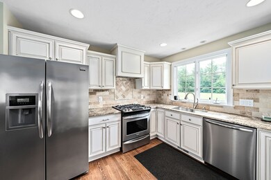 11 Cottage Ln, Pembroke, MA 02359 - photo 4