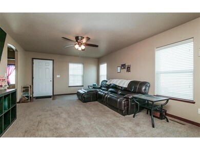 610 A Ave NW, Cedar Rapids, IA 52405 - photo 2