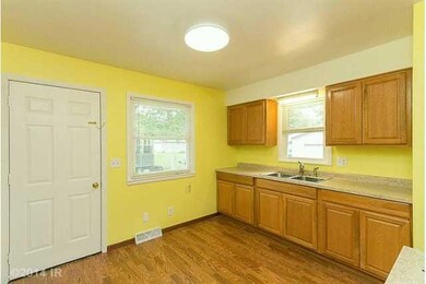 2401 E 23rd St, Des Moines, IA 50317 - photo 5