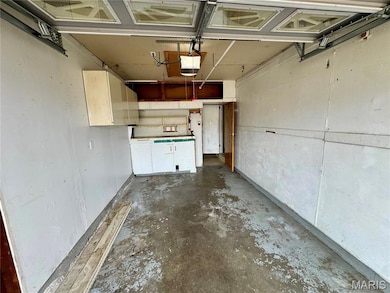 6334 Hurstgreen Ln, Saint Louis, MO 63123 - photo 5