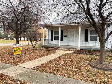 102 W Logan St, Rushville, IL 62681 - photo 2