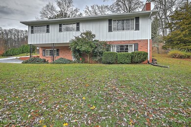 1091 Long Cres DB-4