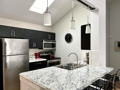 1982 S Bay Pointe Dr unit 34, Bloomington, IN 47401 - photo 6