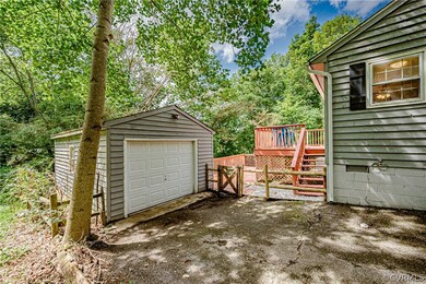 Detached Garage.