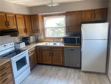 707 N 8th Ave E, Newton, IA 50208 - photo 5