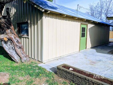 702 W Oregon Ave, Homedale, ID 83628 - photo 3