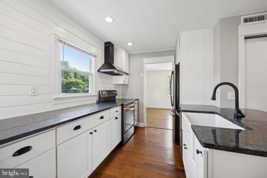 113 Manor Rd, Paoli, PA 19301 - photo 5