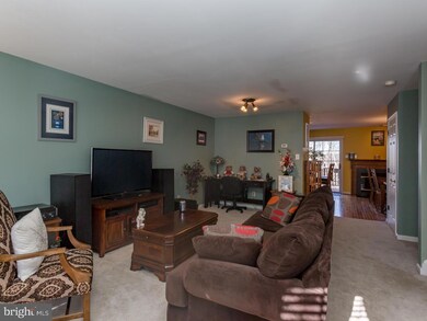 903 Coventry Pointe Ln, Pottstown, PA 19465 - photo 3