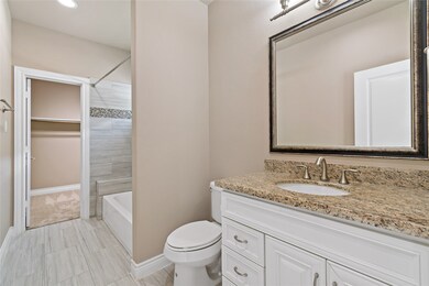 Ensuite bath with tub/shower combo and large walk-