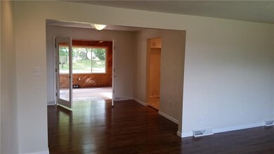 Dining room doors to familyroom.