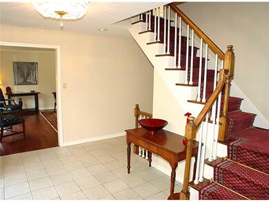 Entry/Foyer.