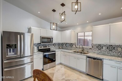 17-web-or-mls-W 6th Ave-017