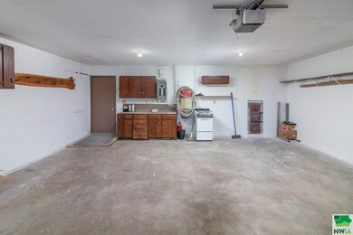 905 Walnut St, Mapleton, IA 51034 - photo 4