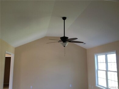 Large Great room with Cathedral ceiling