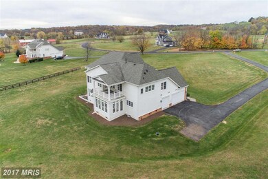 35526 Greyfriar Dr, Round Hill, VA 20141 - photo 2