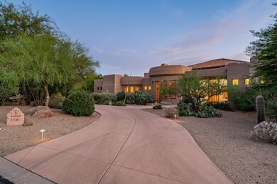 Front Exterior/Driveway