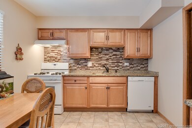 108 N Avon Rd, Elmhurst, IL 60126 - photo 7