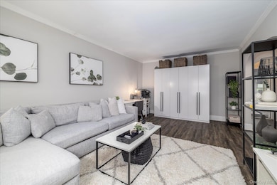 261 Central Ave unit E4, Lawrence, NY 11559 - photo 5