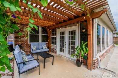 Outdoor living at it's finest. Pergola, extended p