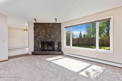 Living Room-20220603-5483