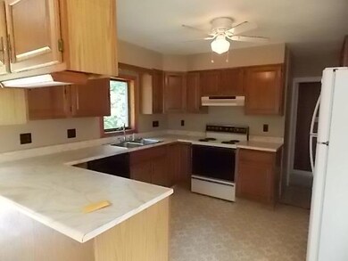 13-15 Macdougal St, Kittery, ME 03904 - photo 4