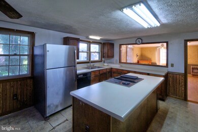 361 E Queen St, Strasburg, VA 22657 - photo 7