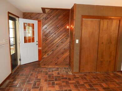 1229 Vinewood Dr, Columbus, OH 43229 - photo 6