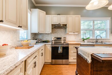 145 3rd Ave E (11)