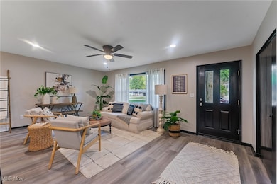 3913 Claridge Dr, Youngstown, OH 44511 - photo 3